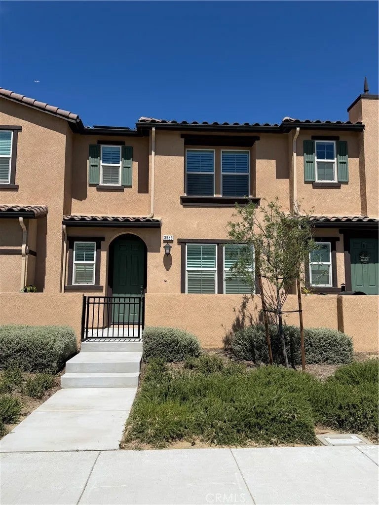 3953 E Rincon