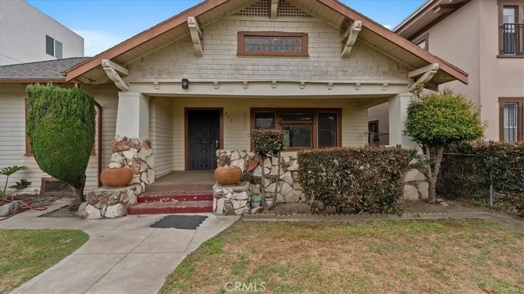872 W 47th Street