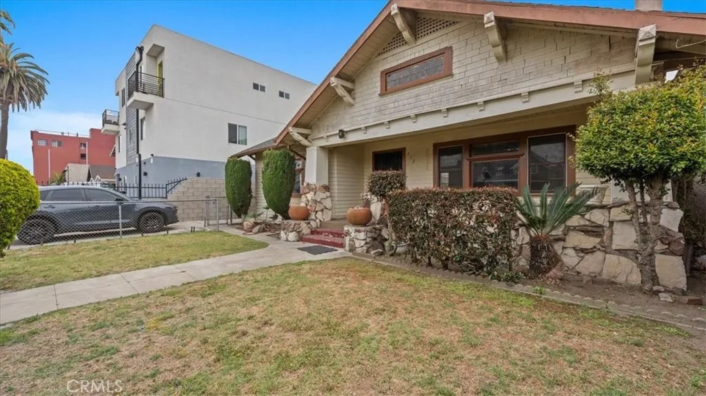 872 W 47th Street
