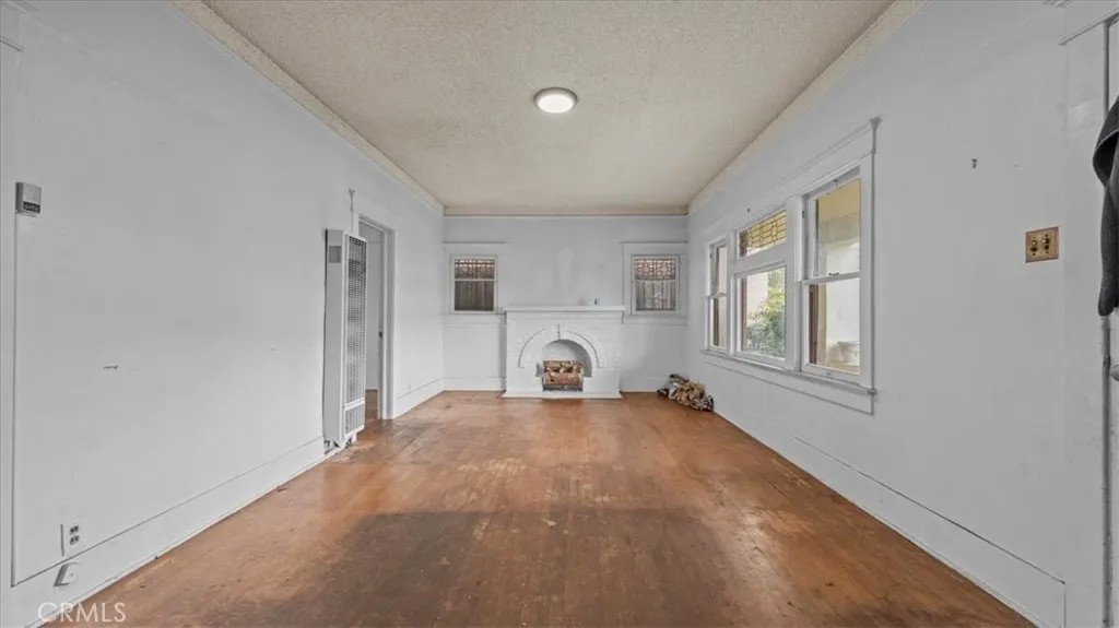 872 W 47th Street