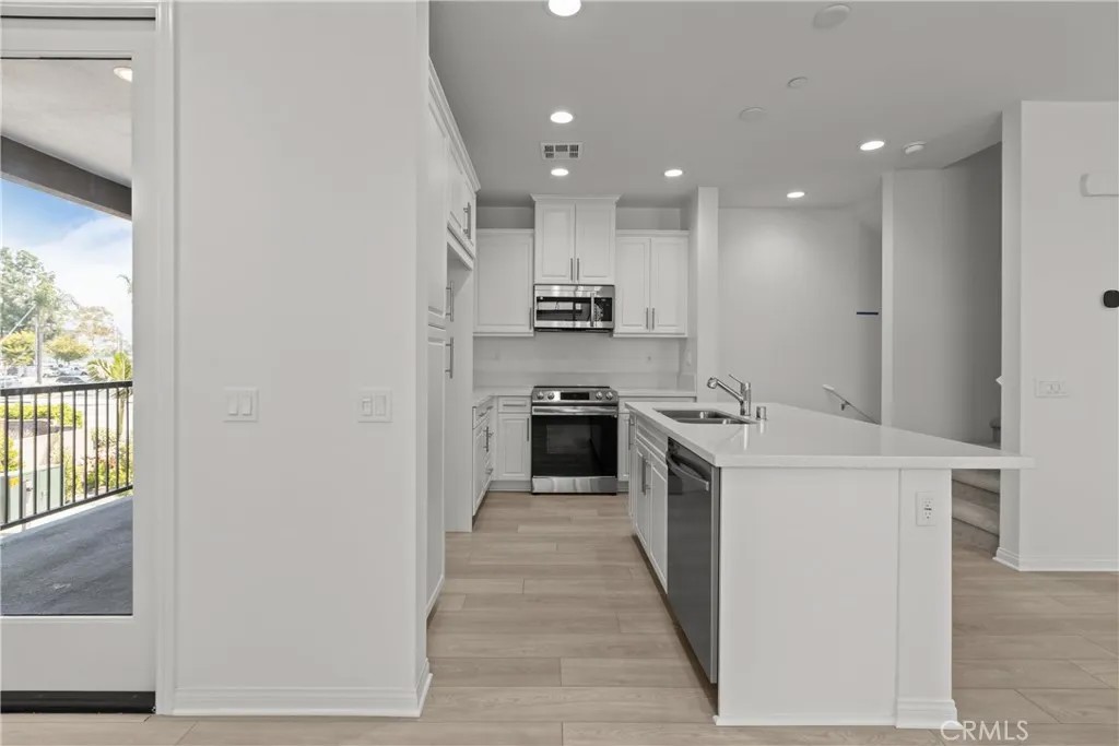 1661 W Broadway Lane