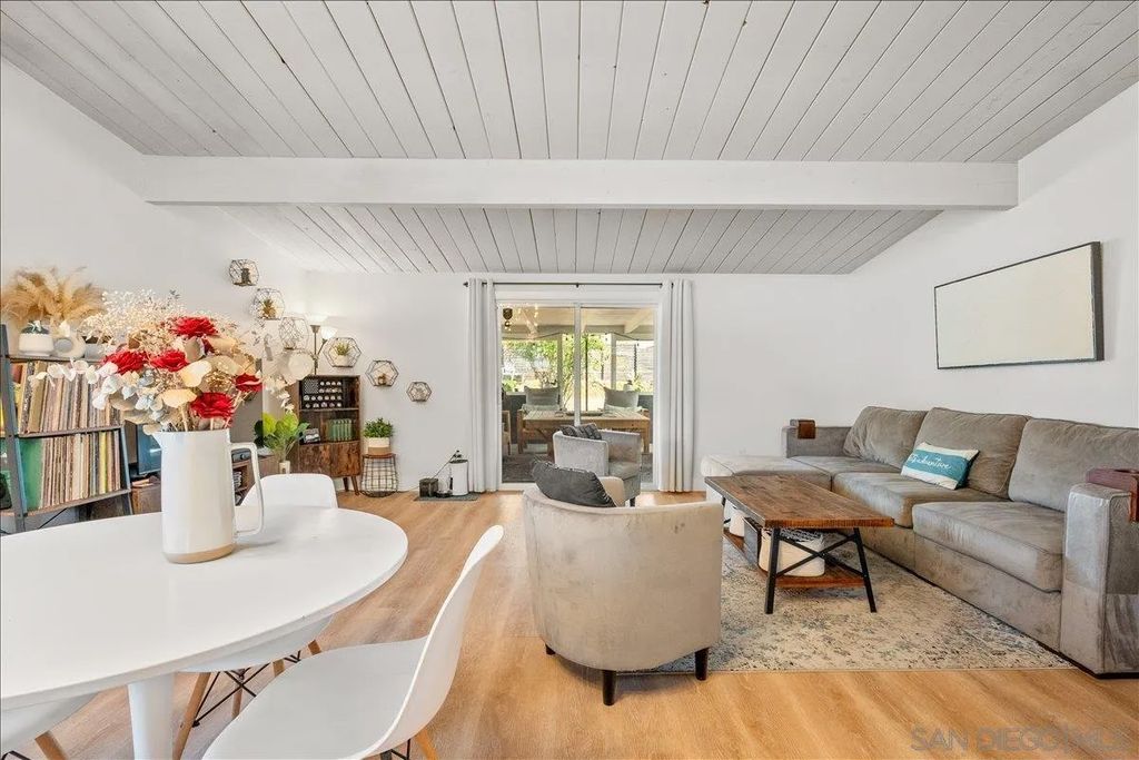 Photo of 861 Paraiso Ave, Spring Valley, CA 91977 (MLS # 250040460)