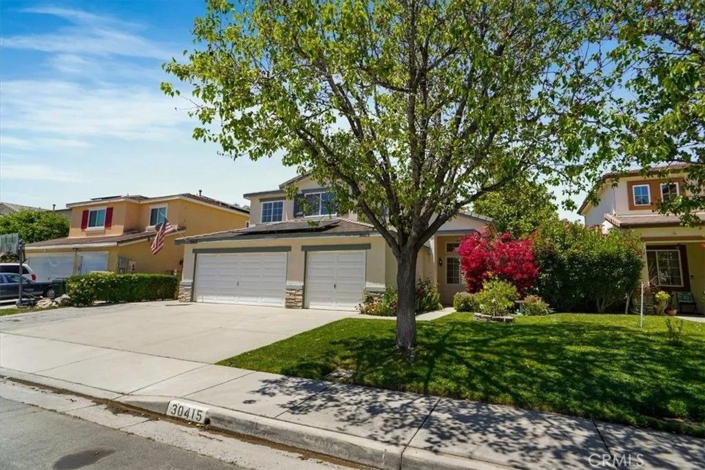 Photo of 30415 Terracina PL, Castaic, CA 91384 (MLS # SR26112434)