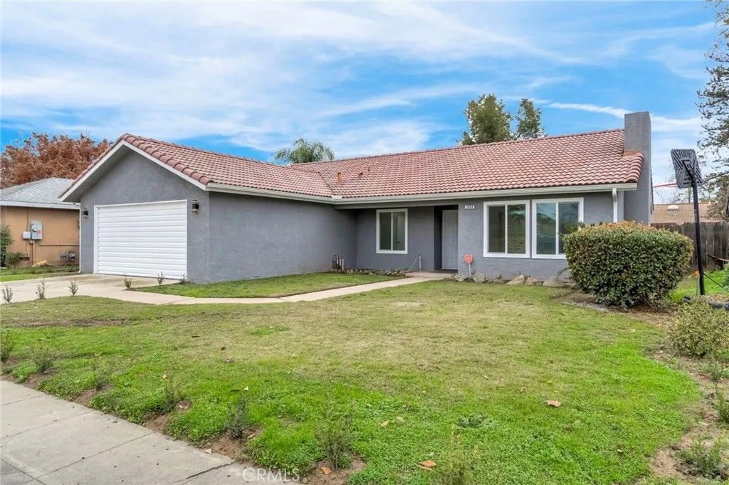 Photo of 2808 Riverview Dr, Madera, CA 93637 (MLS # FR25277449)