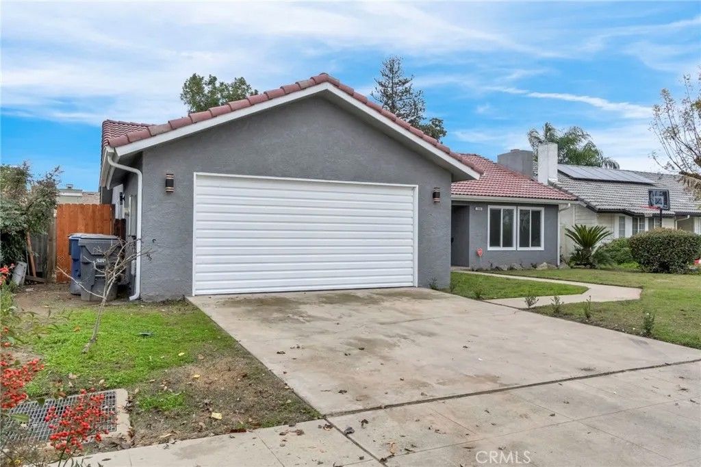 Photo of 2808 Riverview Dr, Madera, CA 93637 (MLS # FR25277449)