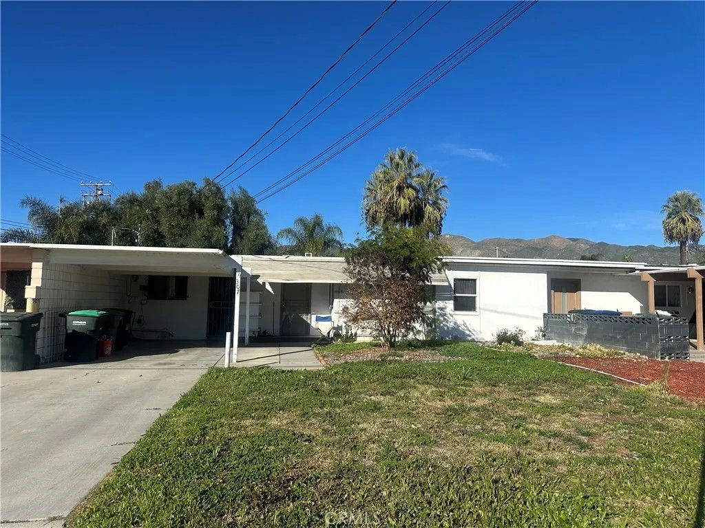 Photo of 307 Santo Dr, San Jacinto, CA 92583 (MLS # IG26008975)