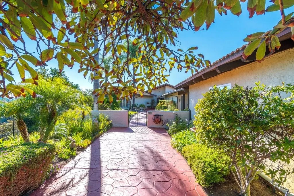 3322 Canonita Drive