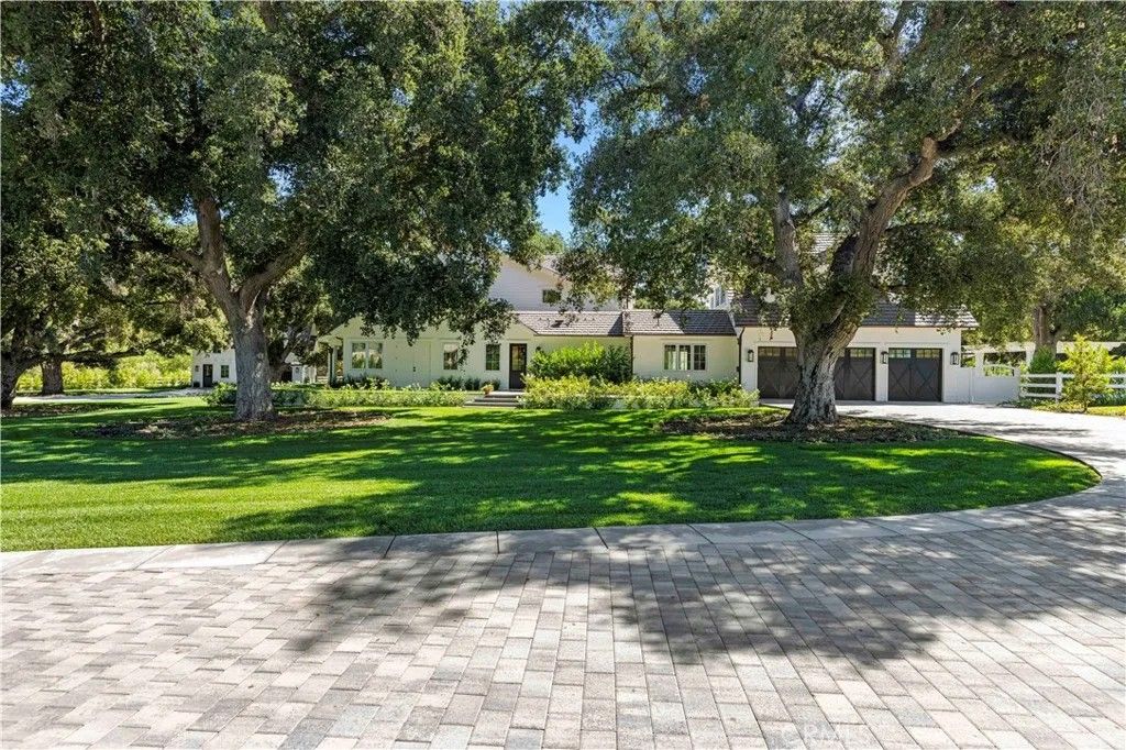 Photo of 16400 Alamo Canyon, Canyon Country, CA 91387 (MLS # SR26025659)