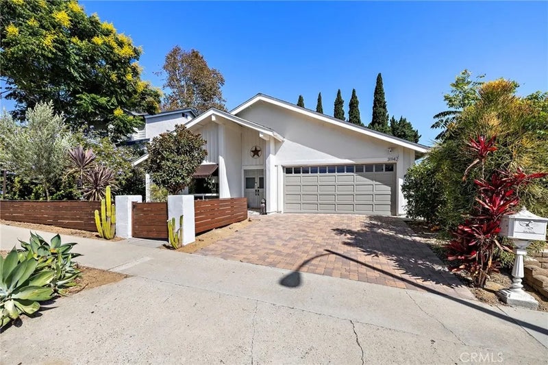 31142 Calle Entradero