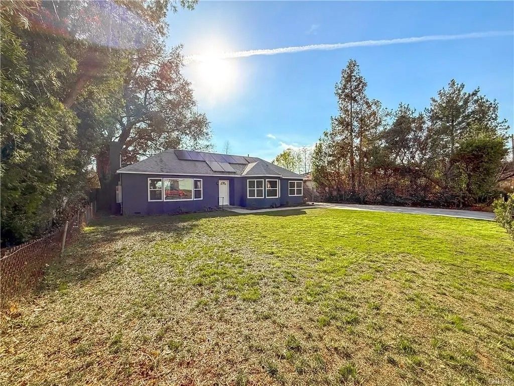 Photo of 634 W Mendocino Street, Altadena, CA 91001 (MLS # WS25248552)