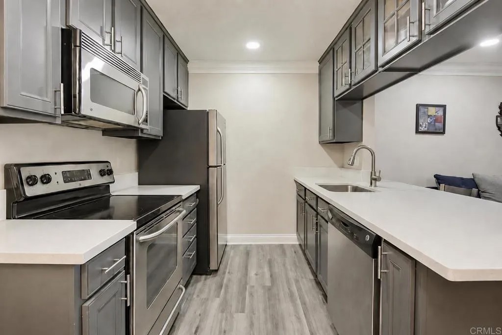 1045 Peach Avenue 8