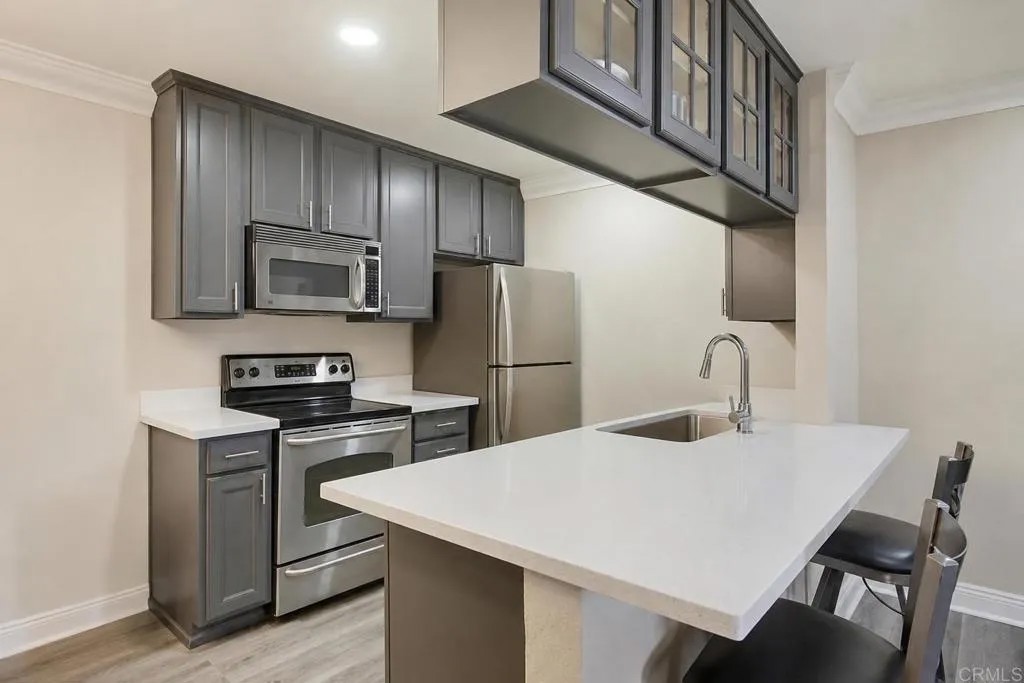 1045 Peach Avenue 8
