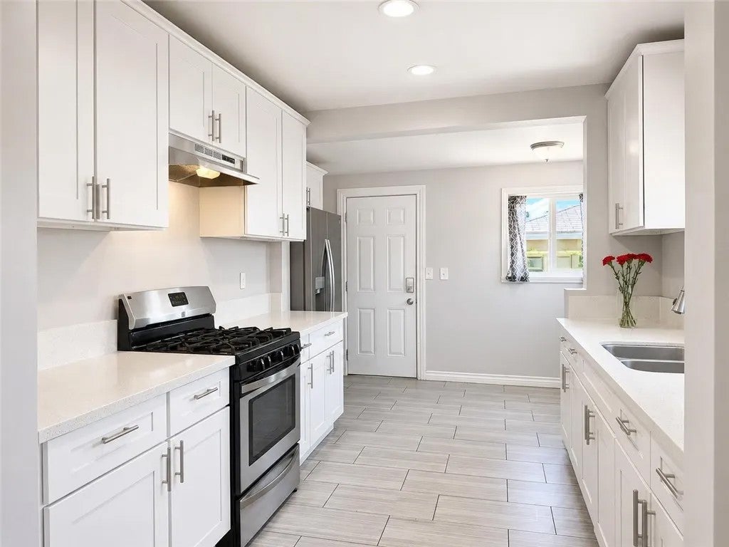 8201 Madrona