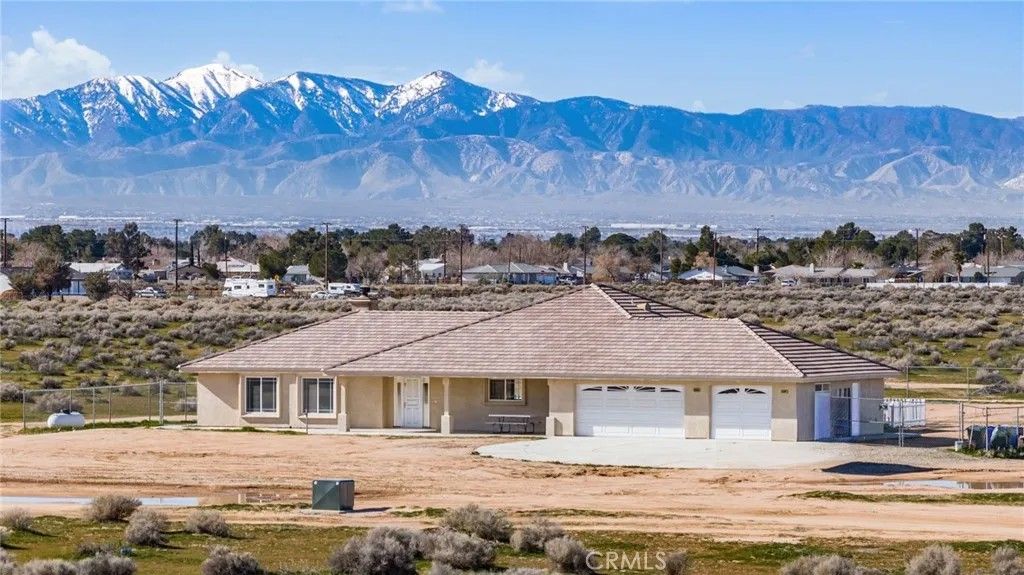 Photo of 15088 Mesquite Road, Apple Valley, CA 92307 (MLS # SR26012882)