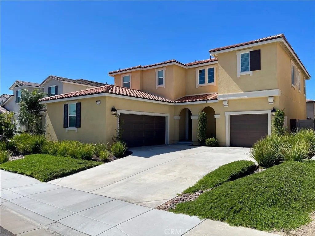 Photo of 34173 Helenium St, Murrieta, CA 92563 (MLS # SW25234727)