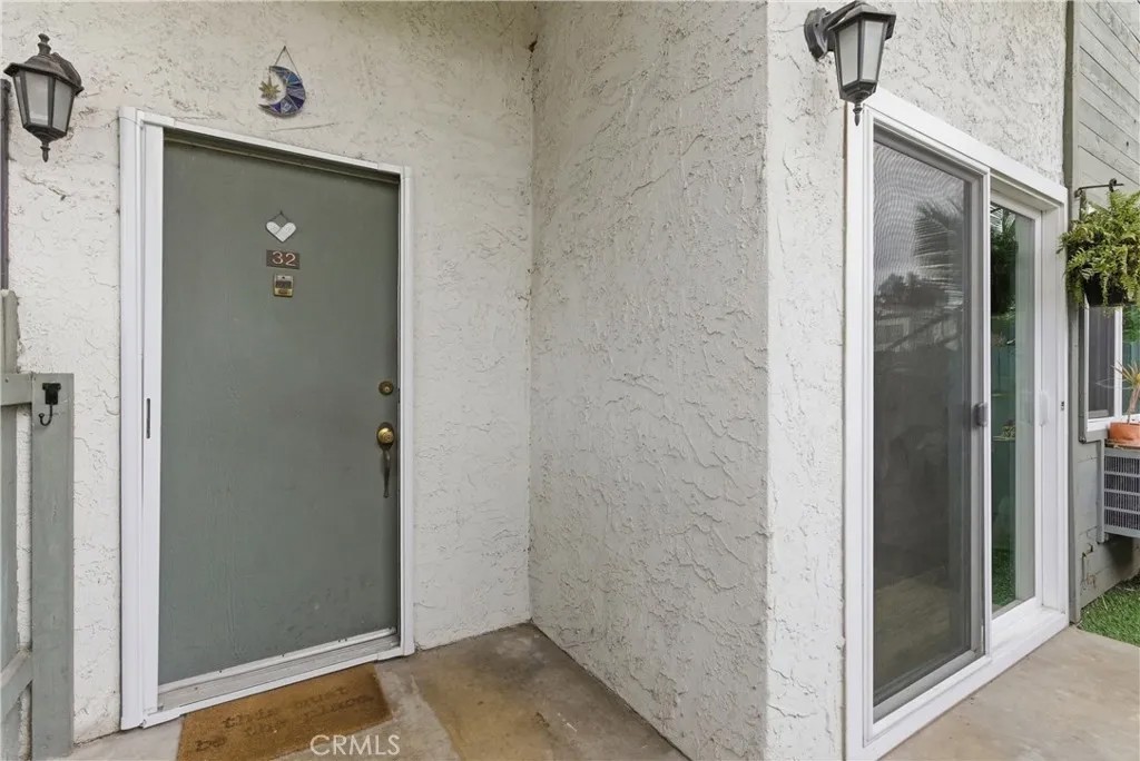 627 N Bristol 32