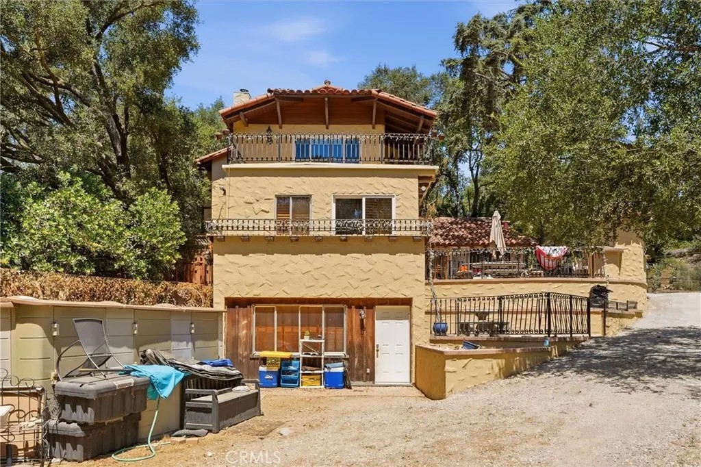 736 Crater Oak Drive