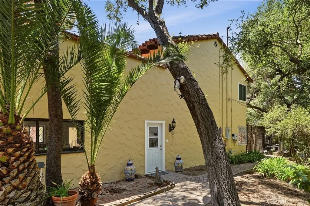 736 Crater Oak Drive