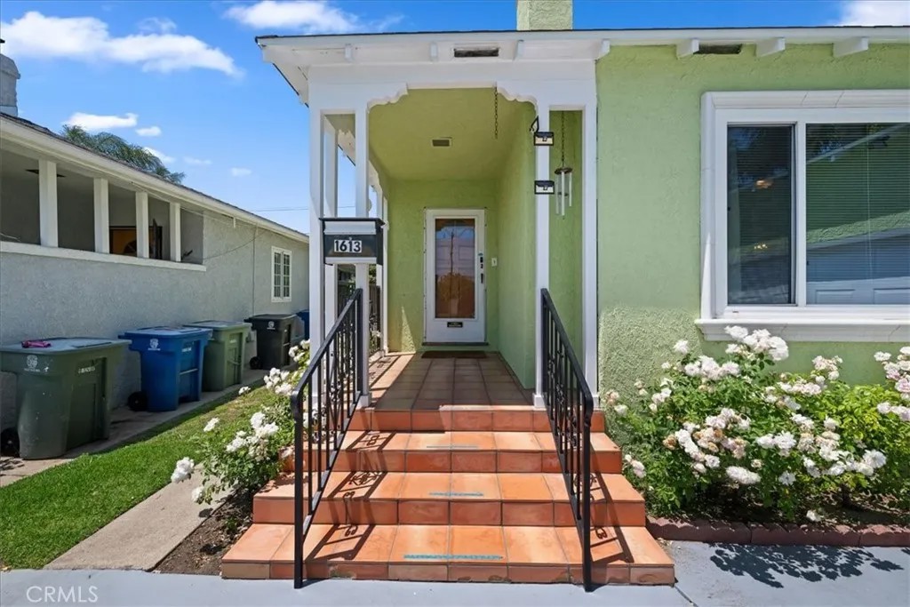 1613 N Pepper