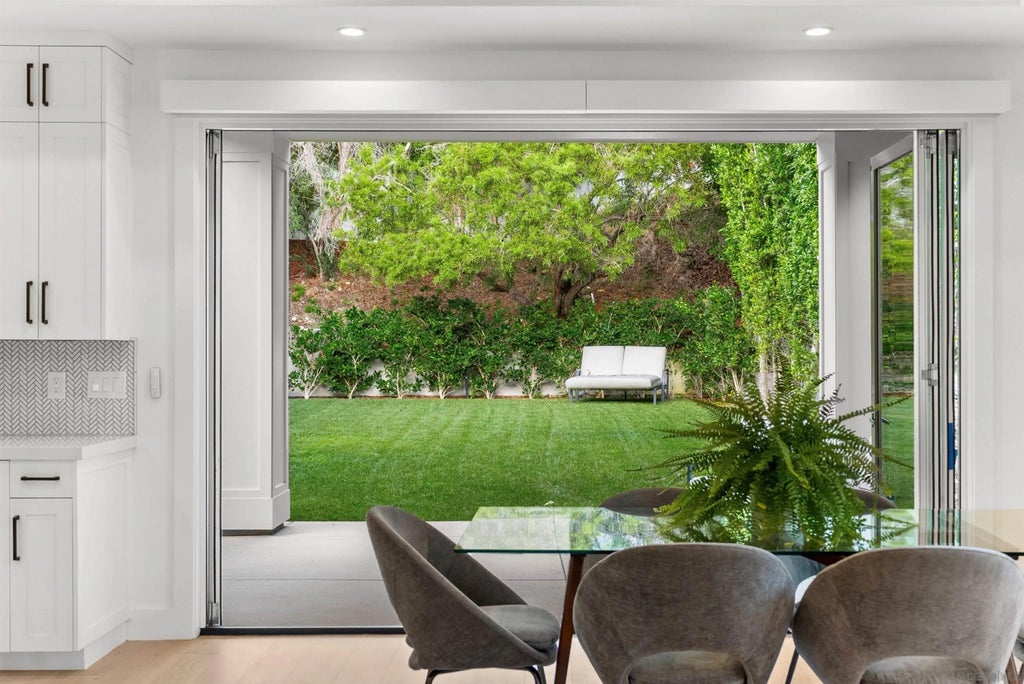 Photo of 5673 Linda Rosa Ave, La Jolla, CA 92037 (MLS # 260022904)