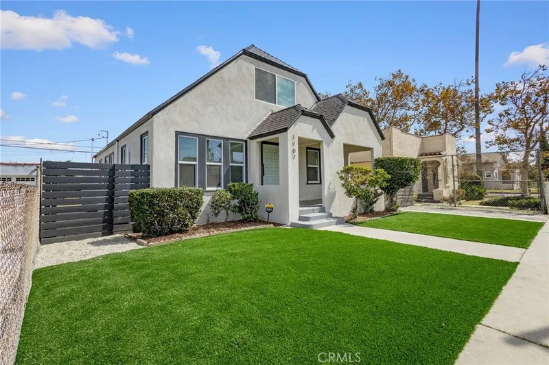 1707 W 65th Place