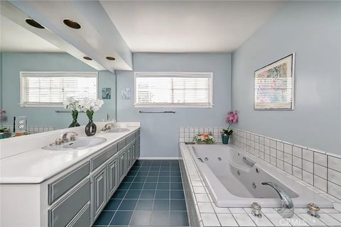 Tiny photo for 1042 E Tujunga Ave, Burbank, CA 91501 (MLS # SB25265013)