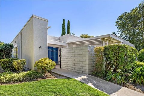 Photo of 2133 Via Puerta, Laguna Woods, CA 92637 (MLS # OC25274695)