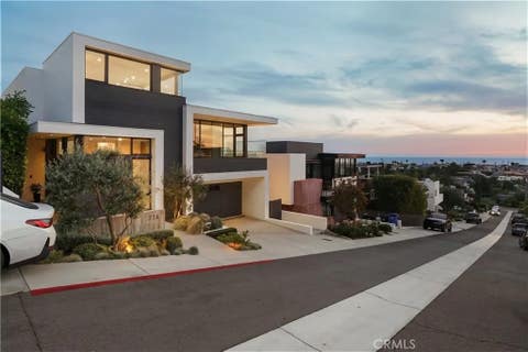 Photo of 724 24th Place, Hermosa Beach, CA 90254 (MLS # SB26131877)