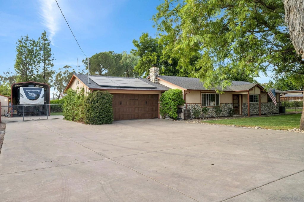 Photo of 2147 Raymond Ave, Ramona, CA 92065 (MLS # 260021155)