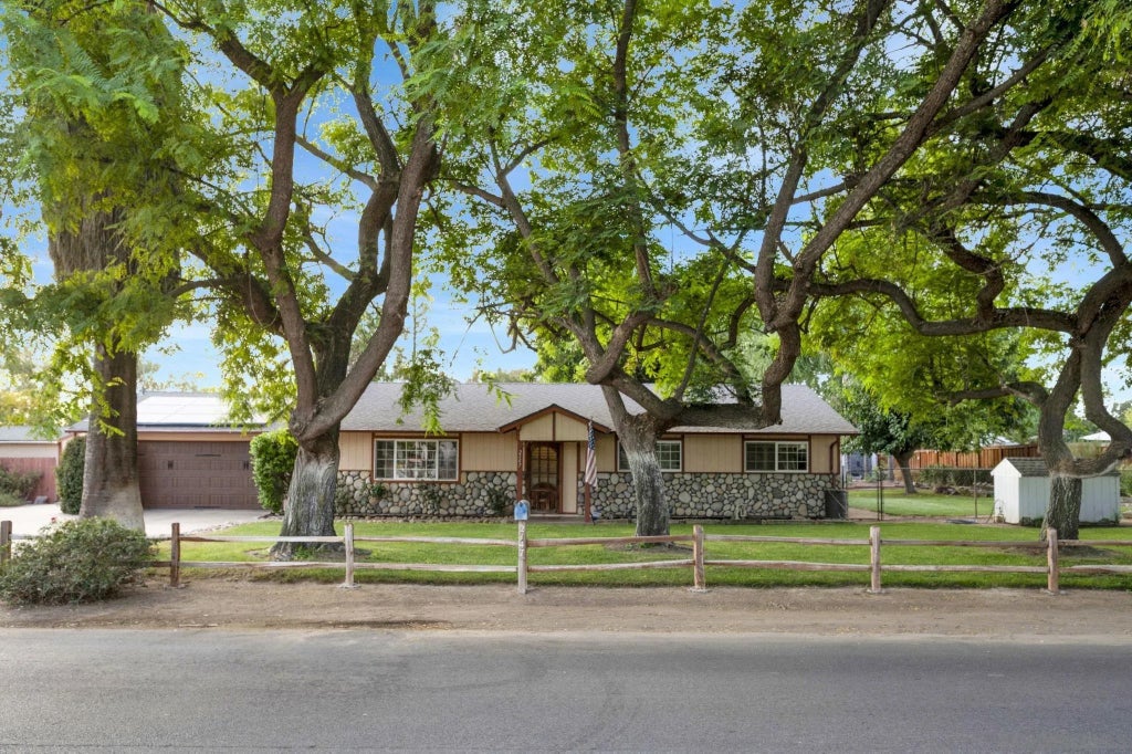 Photo of 2147 Raymond Ave, Ramona, CA 92065 (MLS # 260021155)