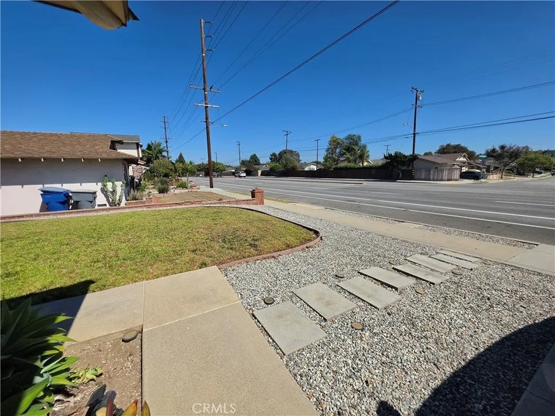 2541 W Lambert