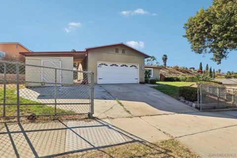 Photo of 5074 Gold DR, Oceanside, CA 92057 (MLS # 260021456)