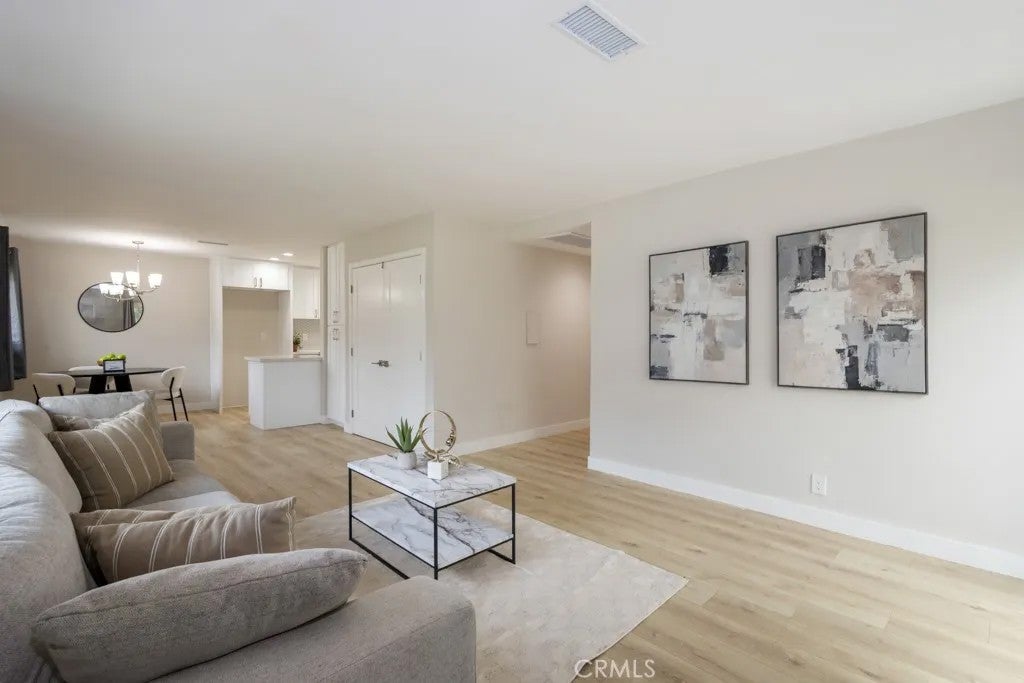 3139 E Chapman 5A