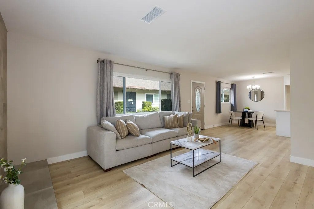 3139 E Chapman 5A