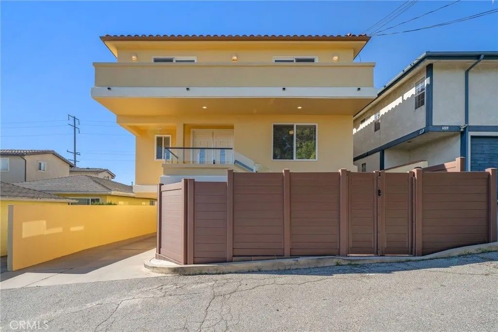 Photo of 204 N Prospect Ave #B, Redondo Beach, CA 90277 (MLS # SB25277438)