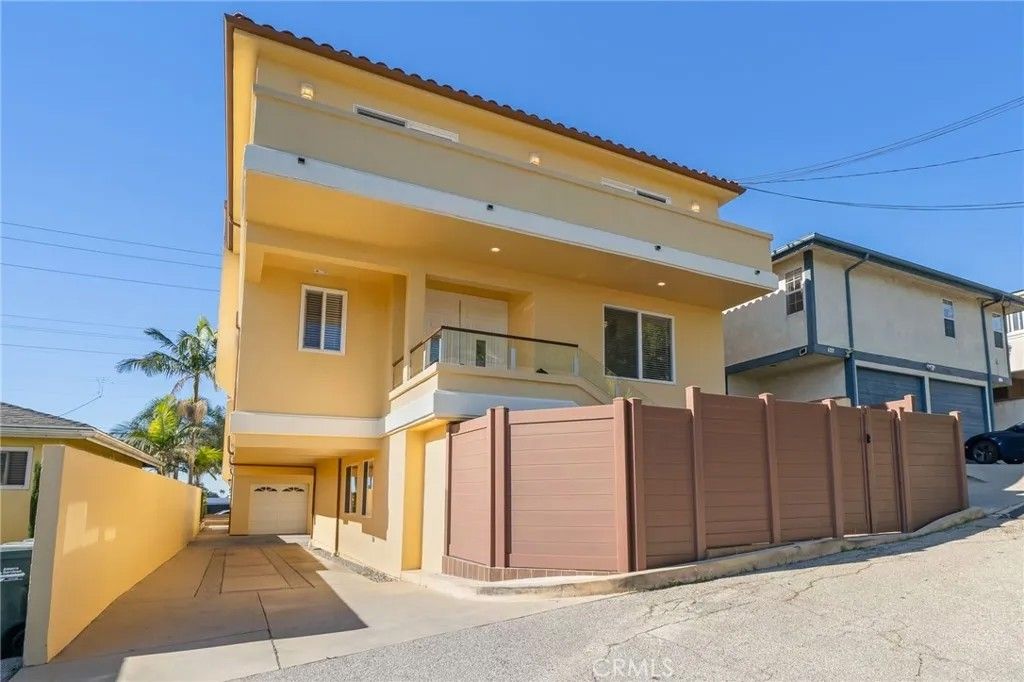 Photo of 204 N Prospect Ave #B, Redondo Beach, CA 90277 (MLS # SB25277438)