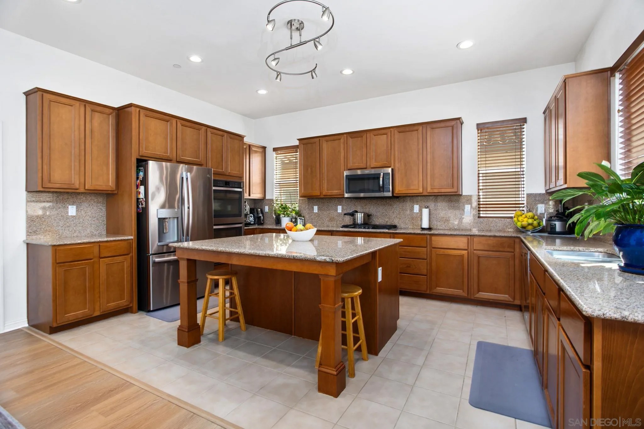 1818 Santa Christina Ave