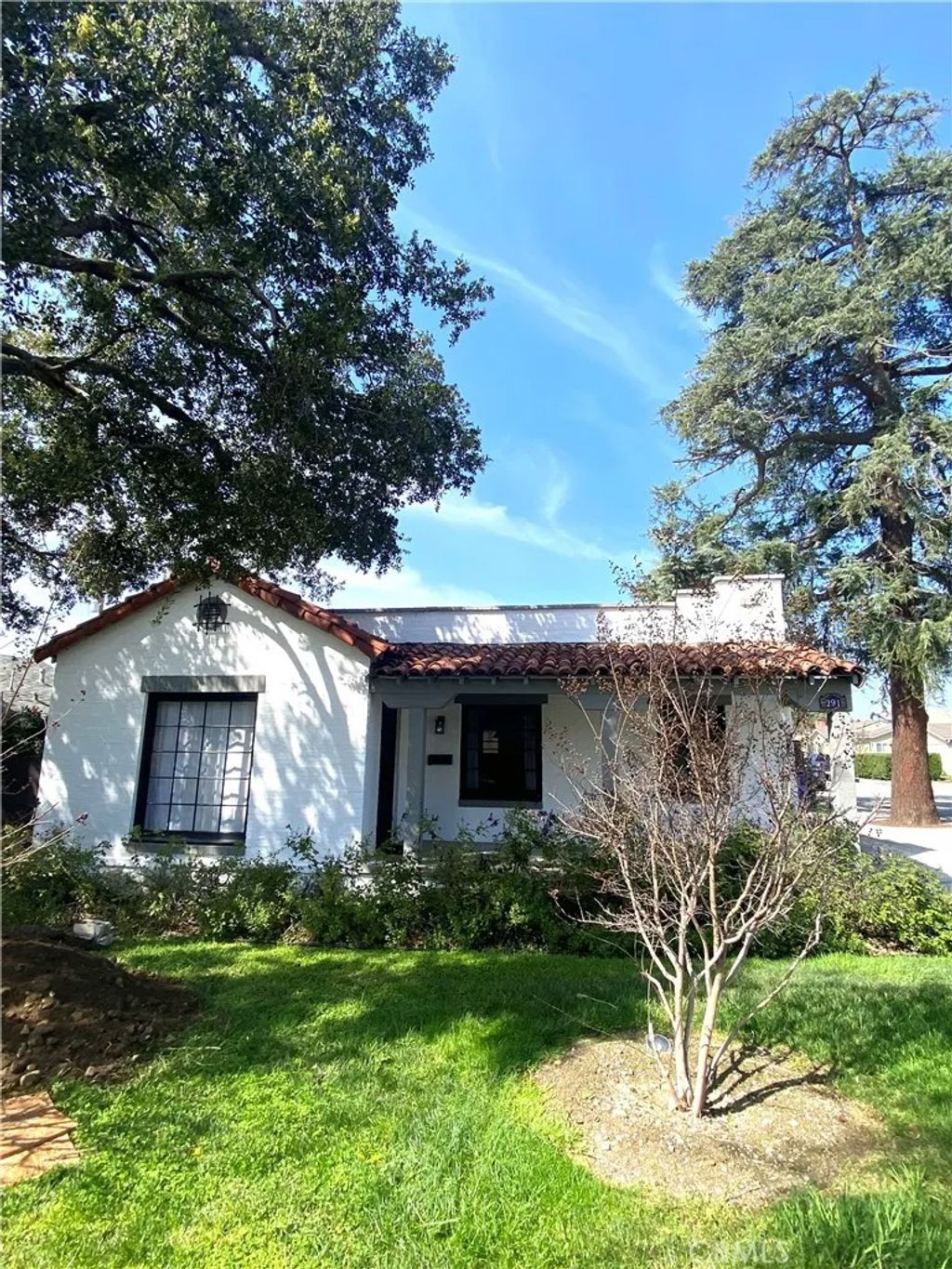 Photo of 291 N 6th Avenue, Upland, CA 91786 (MLS # CV26055176)