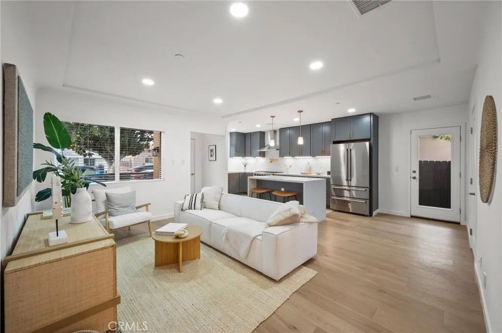 Photo of 14328 Emelita Street, Sherman Oaks, CA 91401 (MLS # SR26014365)