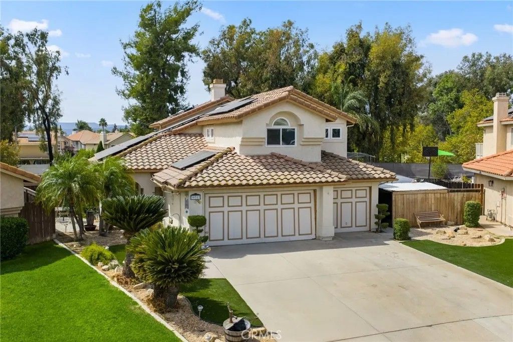 Photo of 39317 Via Sonrisa, Murrieta, CA 92593 (MLS # SW25221768)