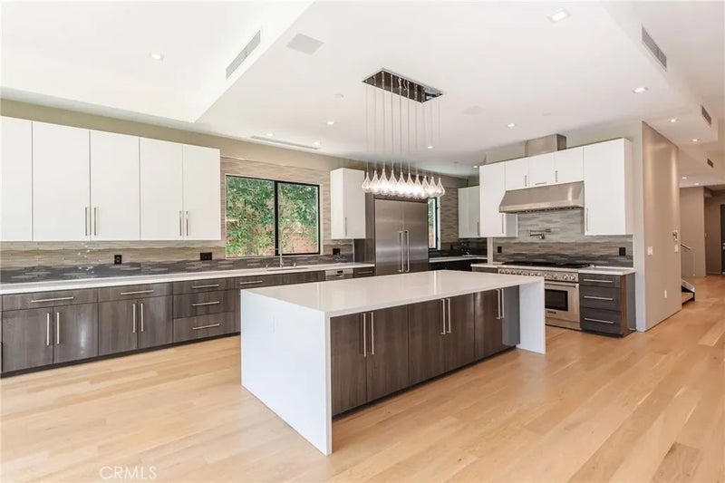 1643 S Carmelina