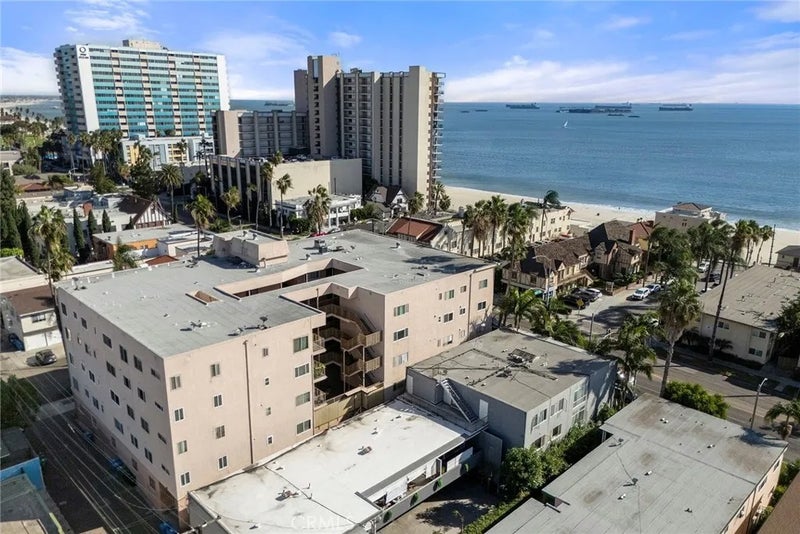 1635 E Ocean D2