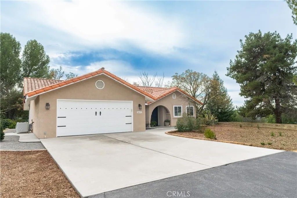 Photo of 6825 East Highway 46, Paso Robles, CA 93446 (MLS # NS26014891)