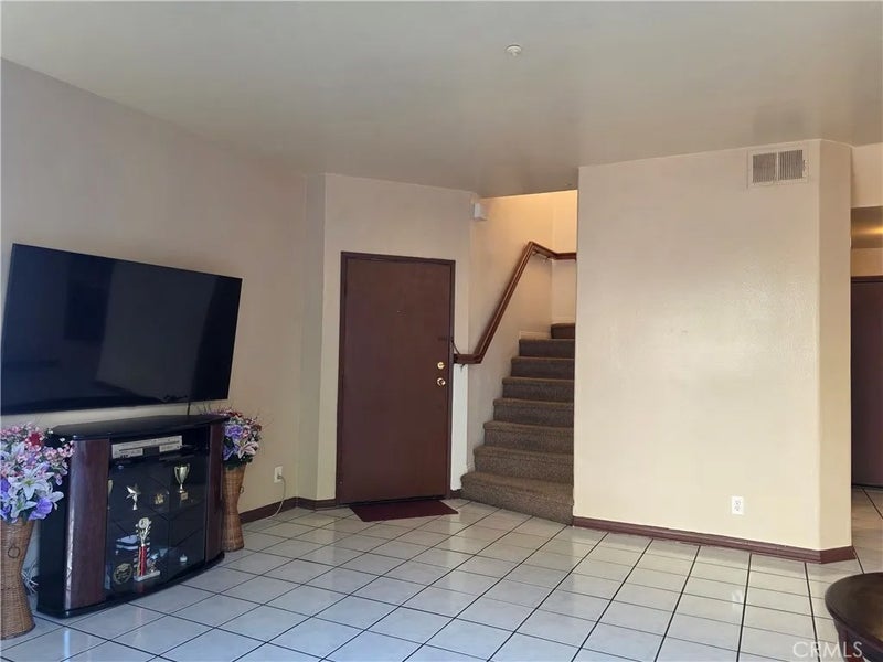1265 S Neveen