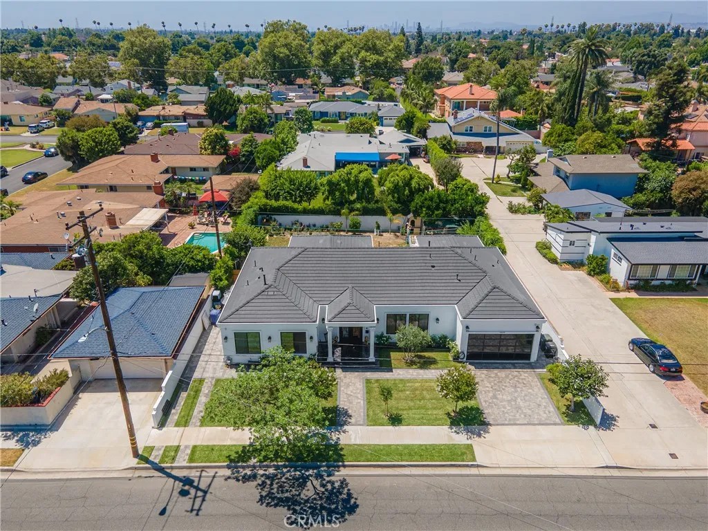 9509 Downey Avenue