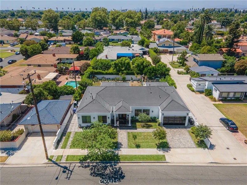 9509 Downey Avenue