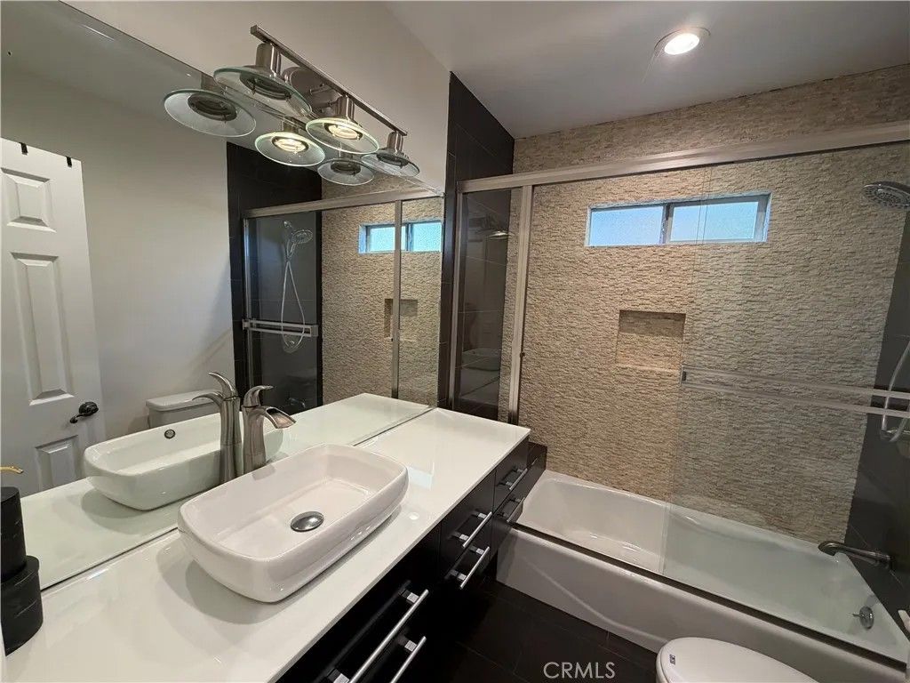 Photo of 21817 Providencia Street, Woodland Hills, CA 91364 (MLS # SR25272158)