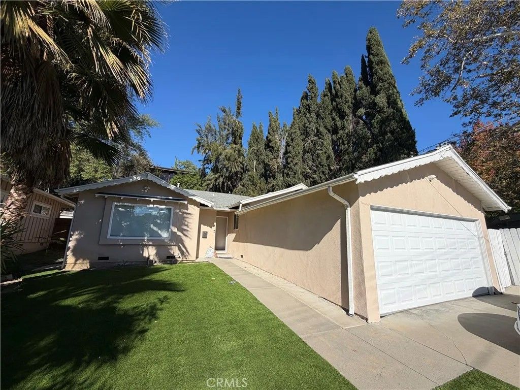 Photo of 21817 Providencia Street, Woodland Hills, CA 91364 (MLS # SR25272158)