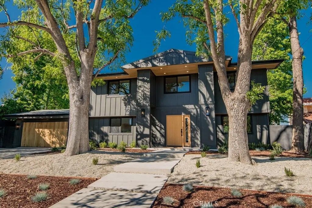 Photo of 24245 Hatteras St, Woodland Hills, CA 91367 (MLS # OC26078411)