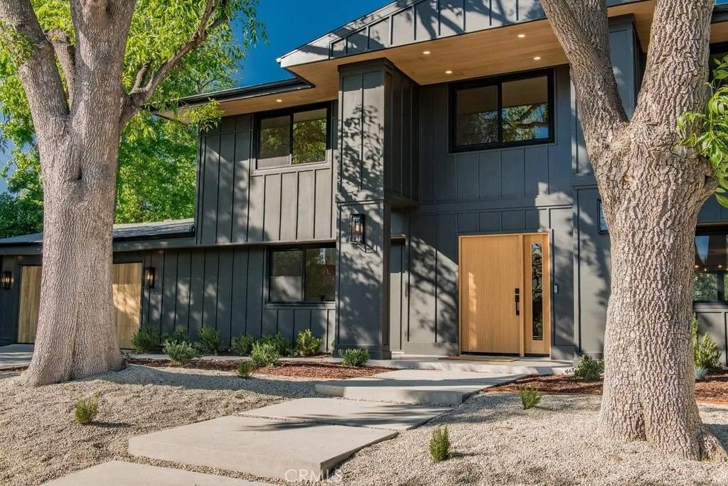 Photo of 24245 Hatteras St, Woodland Hills, CA 91367 (MLS # OC26078411)